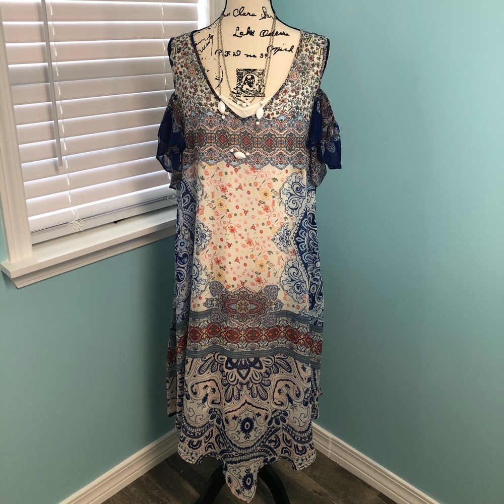 ***REDUCED***  Cute, Flowy Cold Shoulder Dress